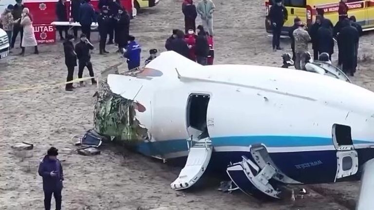Место крушения самолёта Azerbaijan Airlines в казахстанском Актау Место крушения самолёта Azerbaijan Airlines в казахстанском Актау