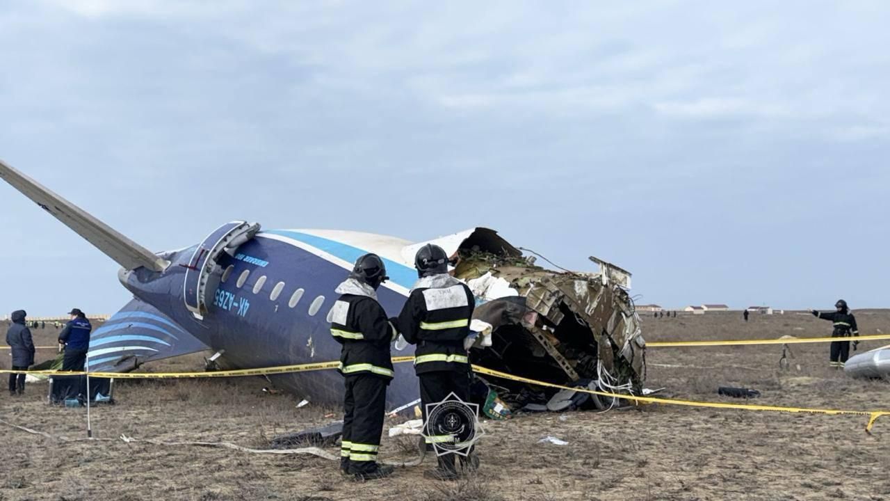 Место крушения самолёта Azerbaijan Airlines в казахстанском Актау Место крушения самолёта Azerbaijan Airlines в казахстанском Актау - РИА Новости, 1920, 25.12.2025