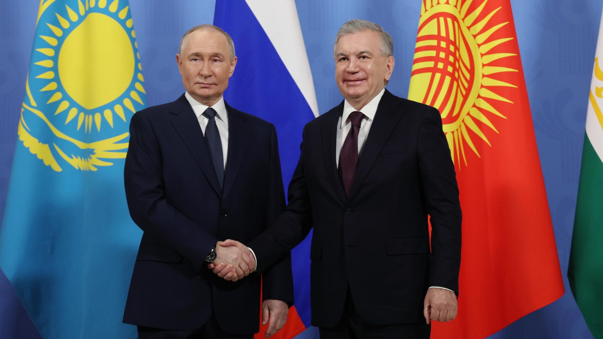 Президент РФ Владимир Путин и президент Узбекистана Шавкат Мирзиёев Президент РФ Владимир Путин и президент Узбекистана Шавкат Мирзиёев - РИА Новости, 1920, 27.06.2025