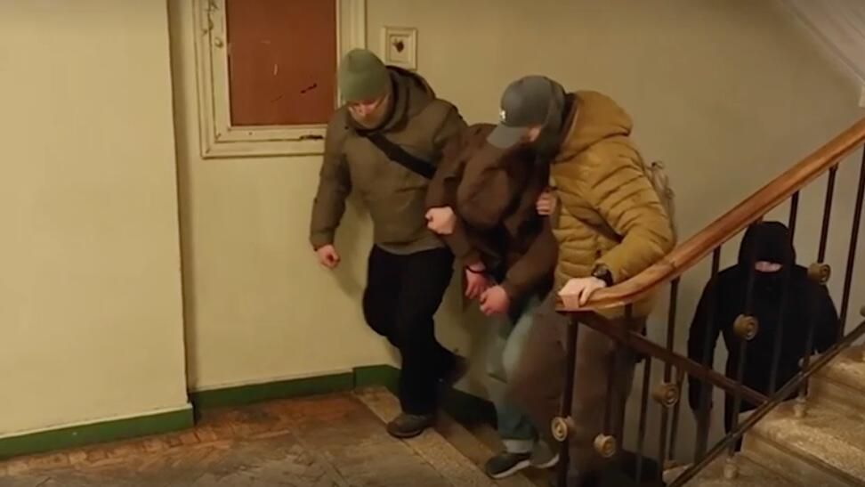 Задержание сотрудниками ФСБ одного из агентов украинских спецслужб, готовивших покушение на жизнь высокопоставленных военнослужащих министерства обороны Российской Федерации Задержание сотрудниками ФСБ одного из агентов украинских спецслужб, готовивших покушение на жизнь высокопоставленных военнослужащих министерства обороны Российской Федерации - РИА Новости, 1920, 26.12.2024
