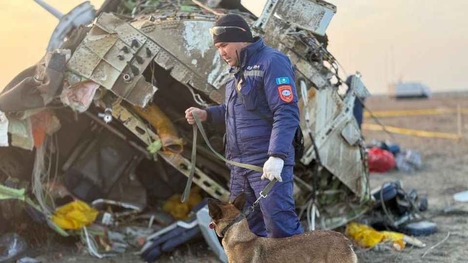 Место крушения самолёта Azerbaijan Airlines в Актау Место крушения самолёта Azerbaijan Airlines в Актау - РИА Новости, 1920, 19.02.2025