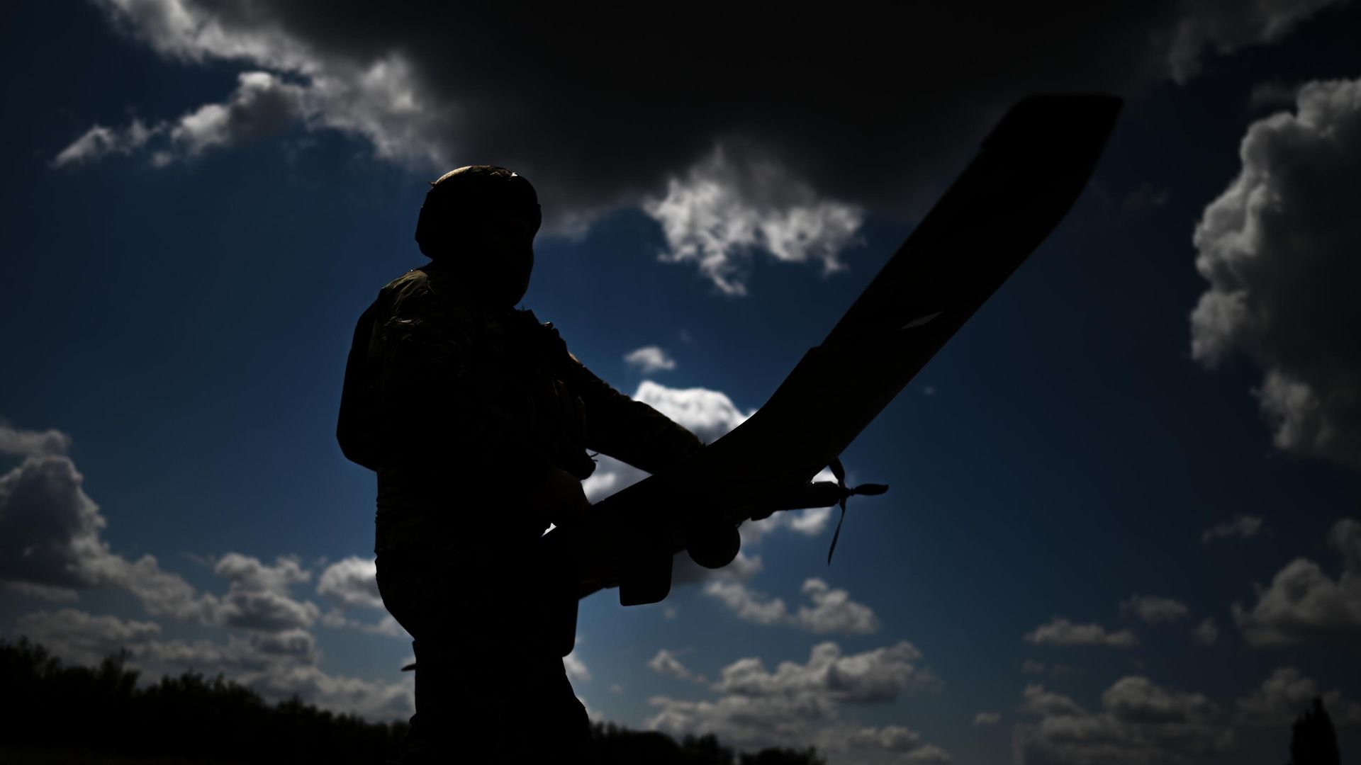 Российский военнослужащий с БПЛА Российский военнослужащий с БПЛА - РИА Новости, 1920, 24.07.2025