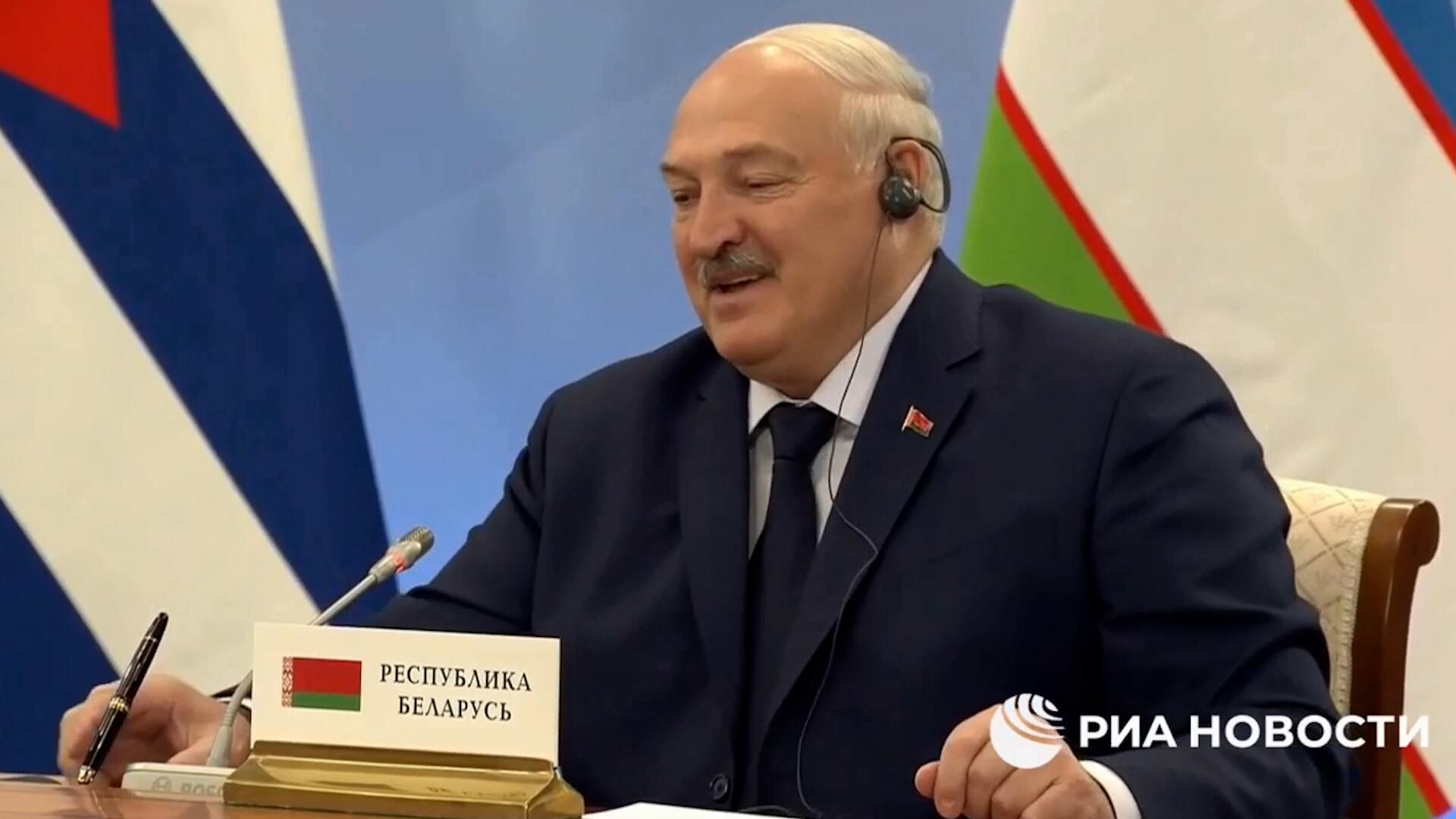 Диалог Лукашенко и Пашиняна на заседании ВЕЭС Диалог Лукашенко и Пашиняна на заседании ВЕЭС - РИА Новости, 1920, 26.12.2024
