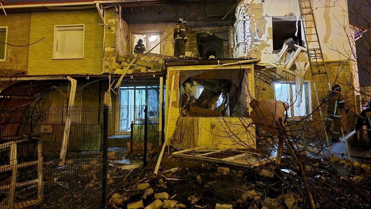 Последствия атаки ВСУ на дом в поселке Разумное Белгородского района Последствия атаки ВСУ на дом в поселке Разумное Белгородского района - РИА Новости, 1920, 26.12.2024