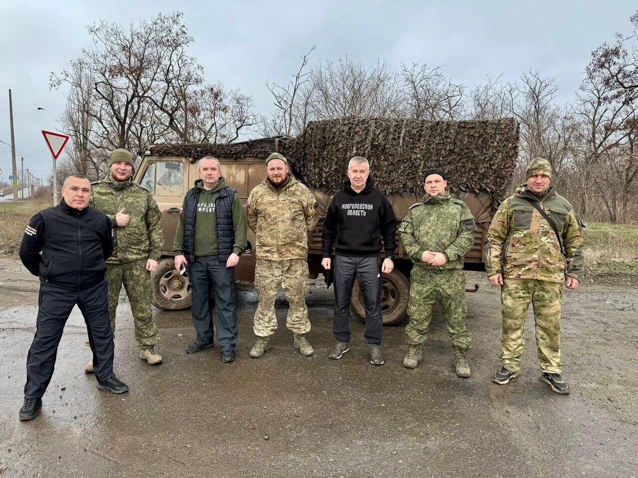Новгородцы доставили в зону СВО печи-буржуйки, масксети, пряники от детей Новгородцы доставили в зону СВО печи-буржуйки, масксети, пряники от детей - РИА Новости, 1920, 27.12.2024