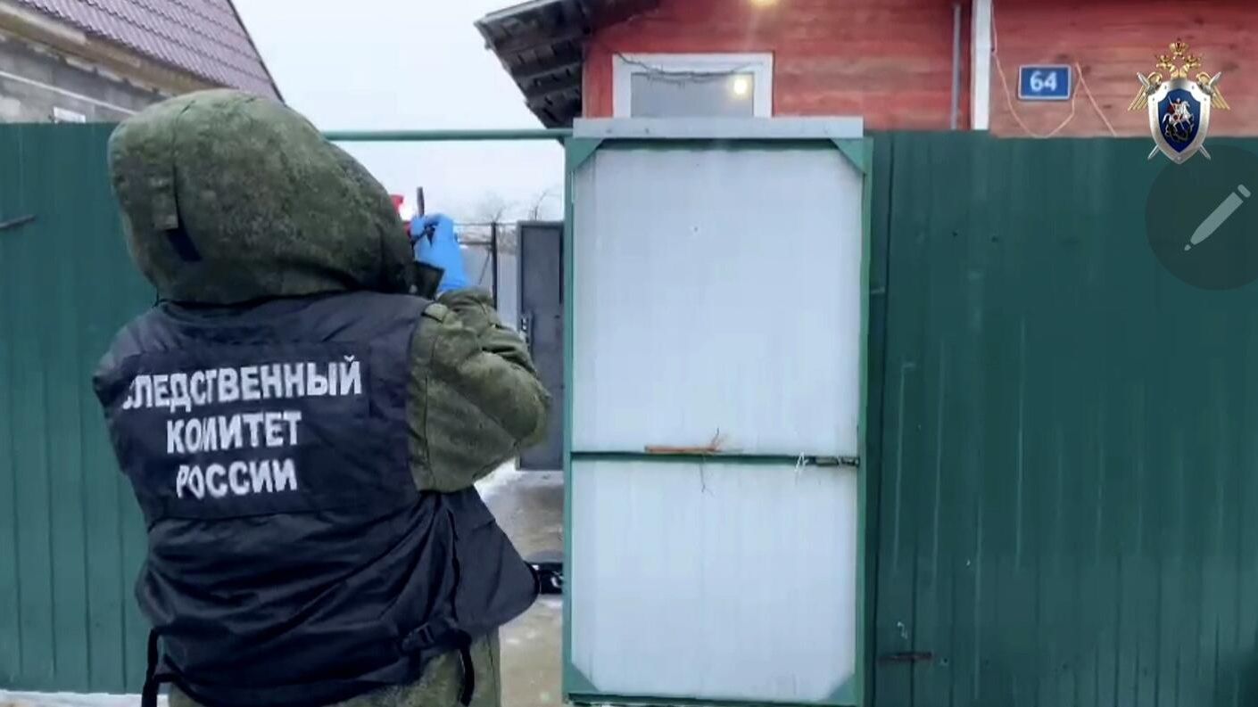 Сотрудник СК России на месте убийства четверых детей в Тверской области Сотрудник СК России на месте убийства четверых детей в Тверской области - РИА Новости, 1920, 09.01.2025