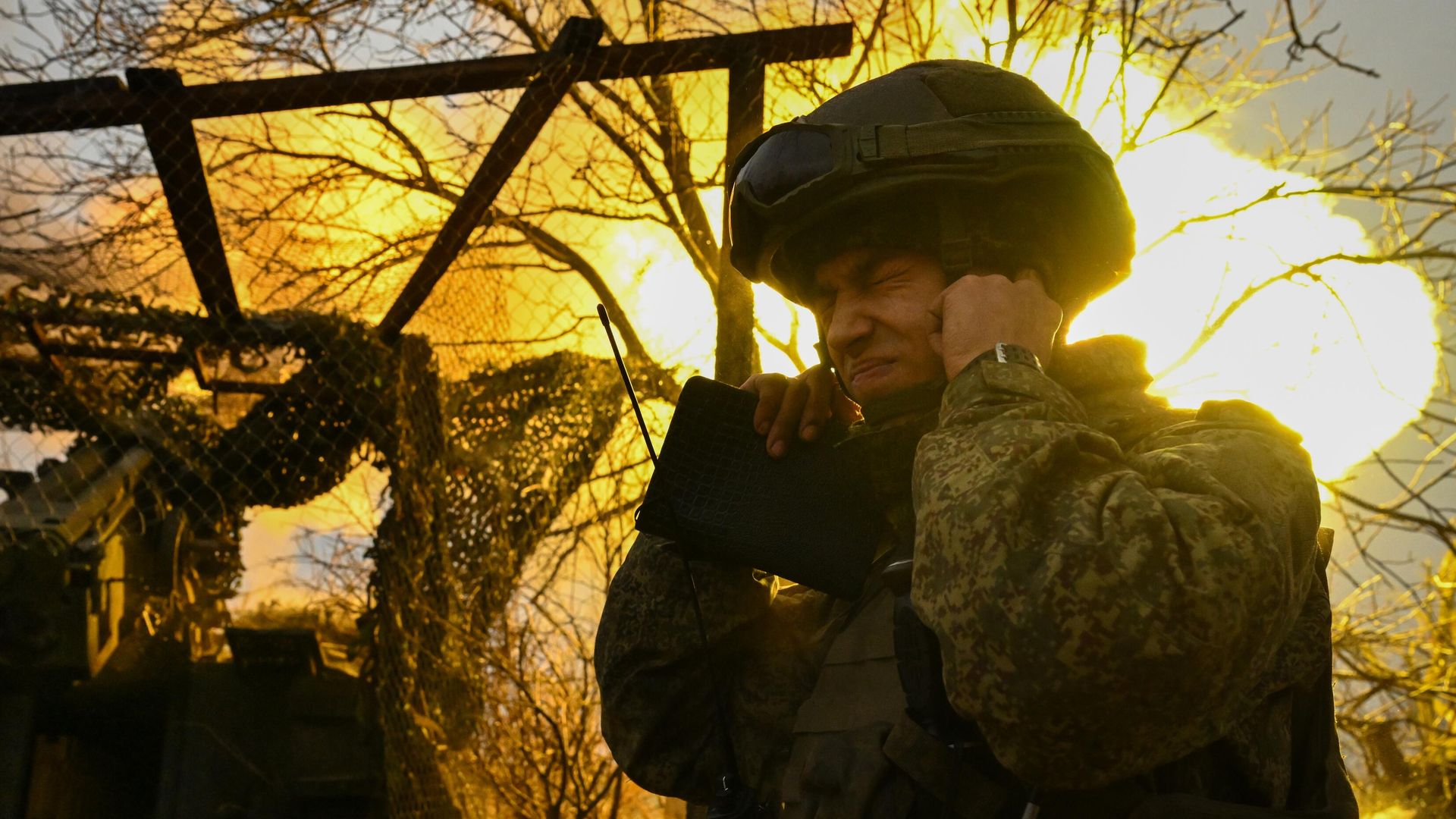 Боевая работа артиллерийского расчета 152-мм самоходной пушки 2С5 Гиацинт-С Боевая работа артиллерийского расчета 152-мм самоходной пушки 2С5 Гиацинт-С - РИА Новости, 1920, 12.02.2025