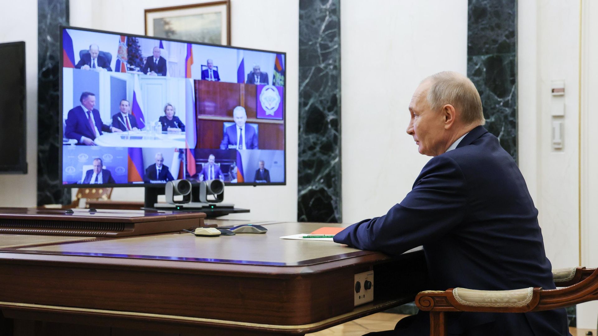 Президент РФ Владимир Путин проводит по видеосвязи оперативное совещание с постоянными членами Совета безопасности РФ - РИА Новости, 1920, 31.01.2025
