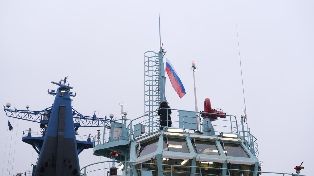 На построенном ОСК атомном ледоколе Якутия поднят государственный флаг На построенном ОСК атомном ледоколе Якутия поднят государственный флаг - РИА Новости, 1920, 06.04.2025