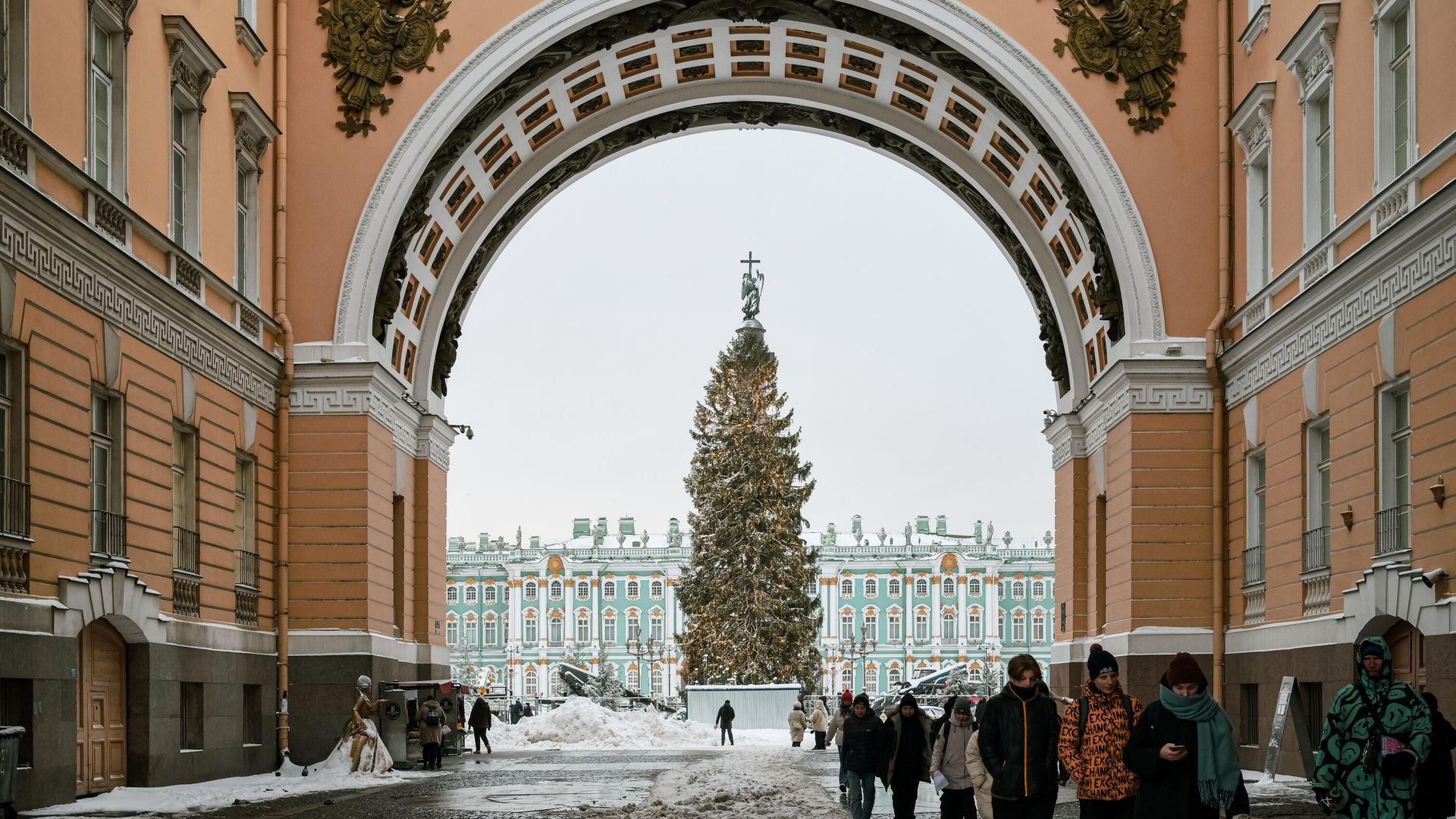 Главная елка Санкт-Петербурга на Дворцовой площади Главная елка Санкт-Петербурга на Дворцовой площади - РИА Новости, 1920, 31.12.2024