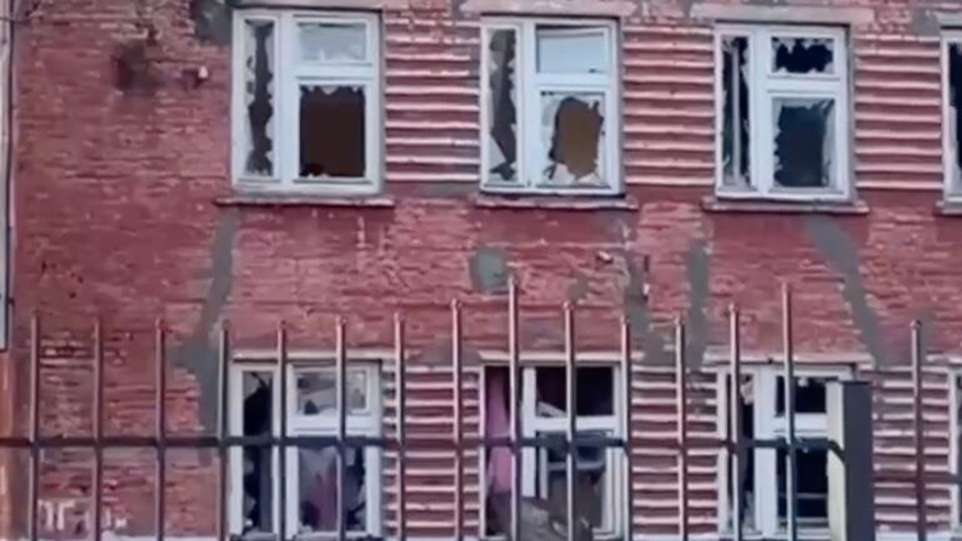 Последствия обстрела села в Курской области Последствия обстрела села в Курской области - РИА Новости, 1920, 02.04.2025