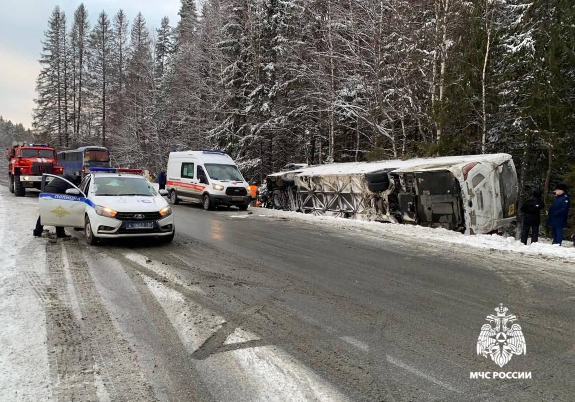 На месте ДТП с туристическим автобусом в Карелии На месте ДТП с туристическим автобусом в Карелии - РИА Новости, 1920, 05.01.2025