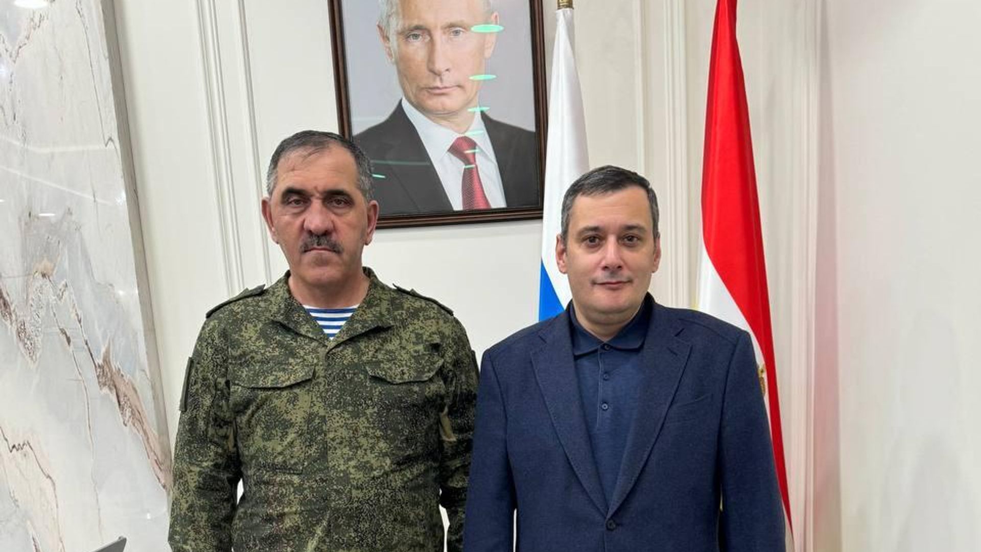 Врио губернатора Курской области Александр Хинштейн и заместитель министра обороны Российской Федерации Юнус-Бек Евкуров во время встречи Врио губернатора Курской области Александр Хинштейн и заместитель министра обороны Российской Федерации Юнус-Бек Евкуров во время встречи - РИА Новости, 1920, 05.01.2025