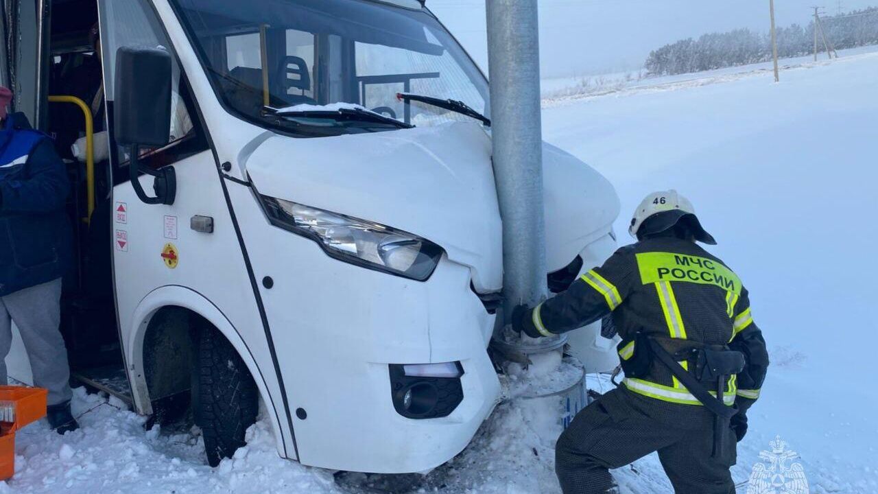 На месте ДТП с туристическим автобусом в Алтайском крае На месте ДТП с туристическим автобусом в Алтайском крае - РИА Новости, 1920, 05.01.2025