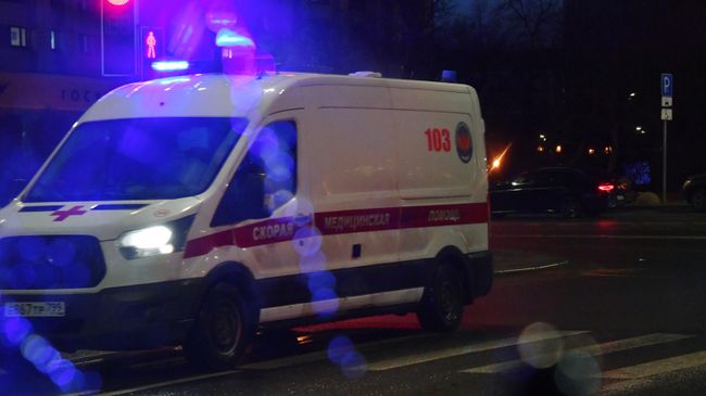 Автомобиль скорой помощи на улице Москвы
