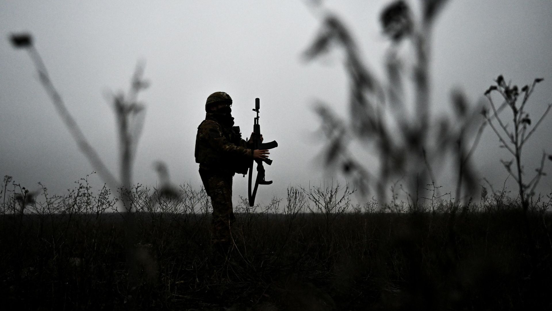 Военнослужащий ВС РФ в зоне СВО Военнослужащий ВС РФ в зоне СВО - РИА Новости, 1920, 18.01.2025