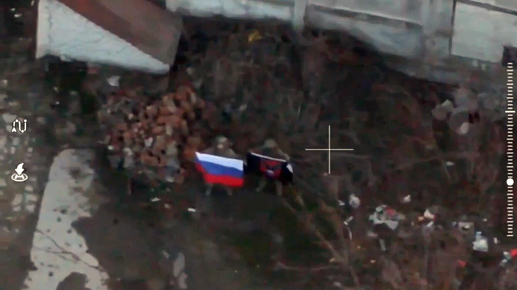 Российские военные с флагом России - РИА Новости, 1920, 06.05.2025