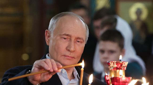 Президент Владимир Путин на Рождественском богослужении