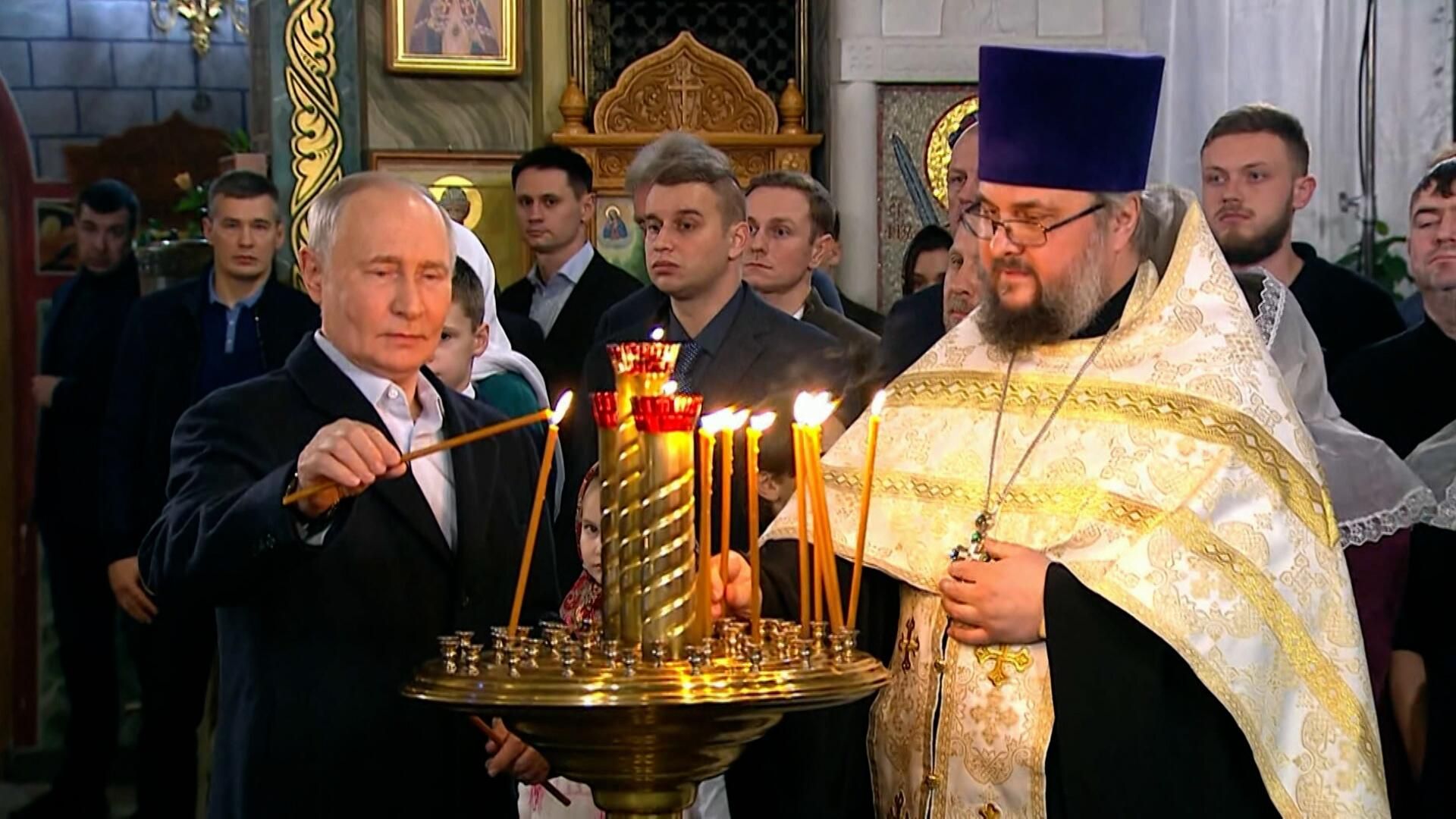 Владимир Путин на Рождественской службе в храме великомученика Георгия Победоносца в Москве Владимир Путин на Рождественской службе в храме великомученика Георгия Победоносца в Москве - РИА Новости, 1920, 07.01.2025