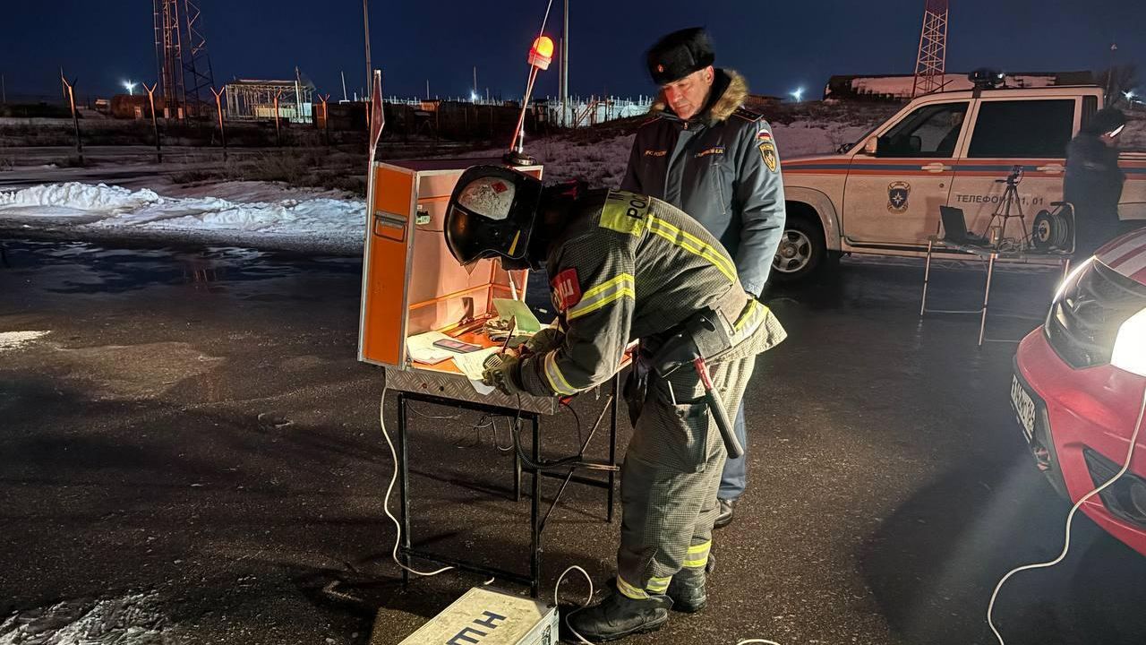 Оперативный штаб, развернутый на территории предприятия, где произошло возгорание после атаки БПЛА в Саратовской области Оперативный штаб, развернутый на территории предприятия, где произошло возгорание после атаки БПЛА в Саратовской области - РИА Новости, 1920, 10.01.2025