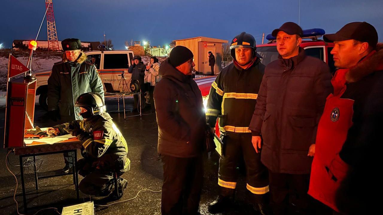 Оперативный штаб на предприятии в Саратовской области, где произошло возгорание после атаки БПЛА. 8 января 2025 года Оперативный штаб на предприятии в Саратовской области, где произошло возгорание после атаки БПЛА. 8 января 2025 года - РИА Новости, 1920, 08.01.2025