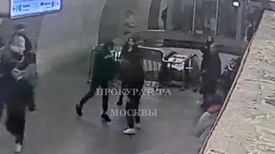 Драка на станции Тверская в московском метро. 8 января 2025 Драка на станции Тверская в московском метро. 8 января 2025 - РИА Новости, 1920, 08.01.2025
