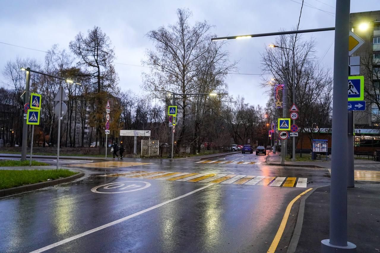 Благоустройство возле станции метро Тютчевская в Москве Благоустройство возле станции метро Тютчевская в Москве - РИА Новости, 1920, 09.01.2025