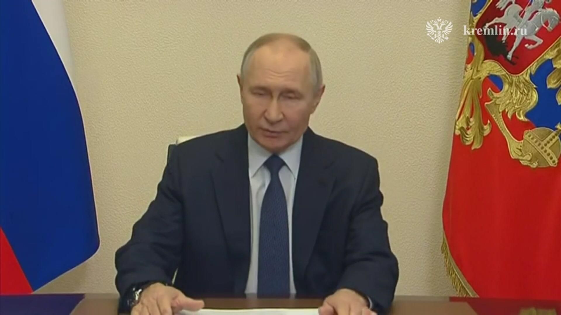 Путин на совещании попросил доложить о работе систем ЖКХ в новогодние праздники Путин на совещании попросил доложить о работе систем ЖКХ в новогодние праздники - РИА Новости, 1920, 09.01.2025
