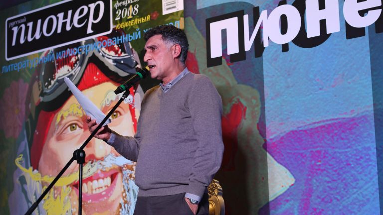 Режиссер Тигран Кеосаян выступает на юбилейных Пионерских чтениях в московском Музее современной истории России Режиссер Тигран Кеосаян выступает на юбилейных Пионерских чтениях в московском Музее современной истории России