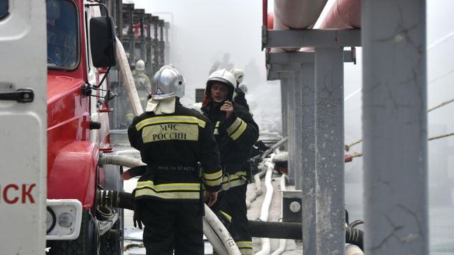 В Краснодаре на складе стройматериалов произошел пожар