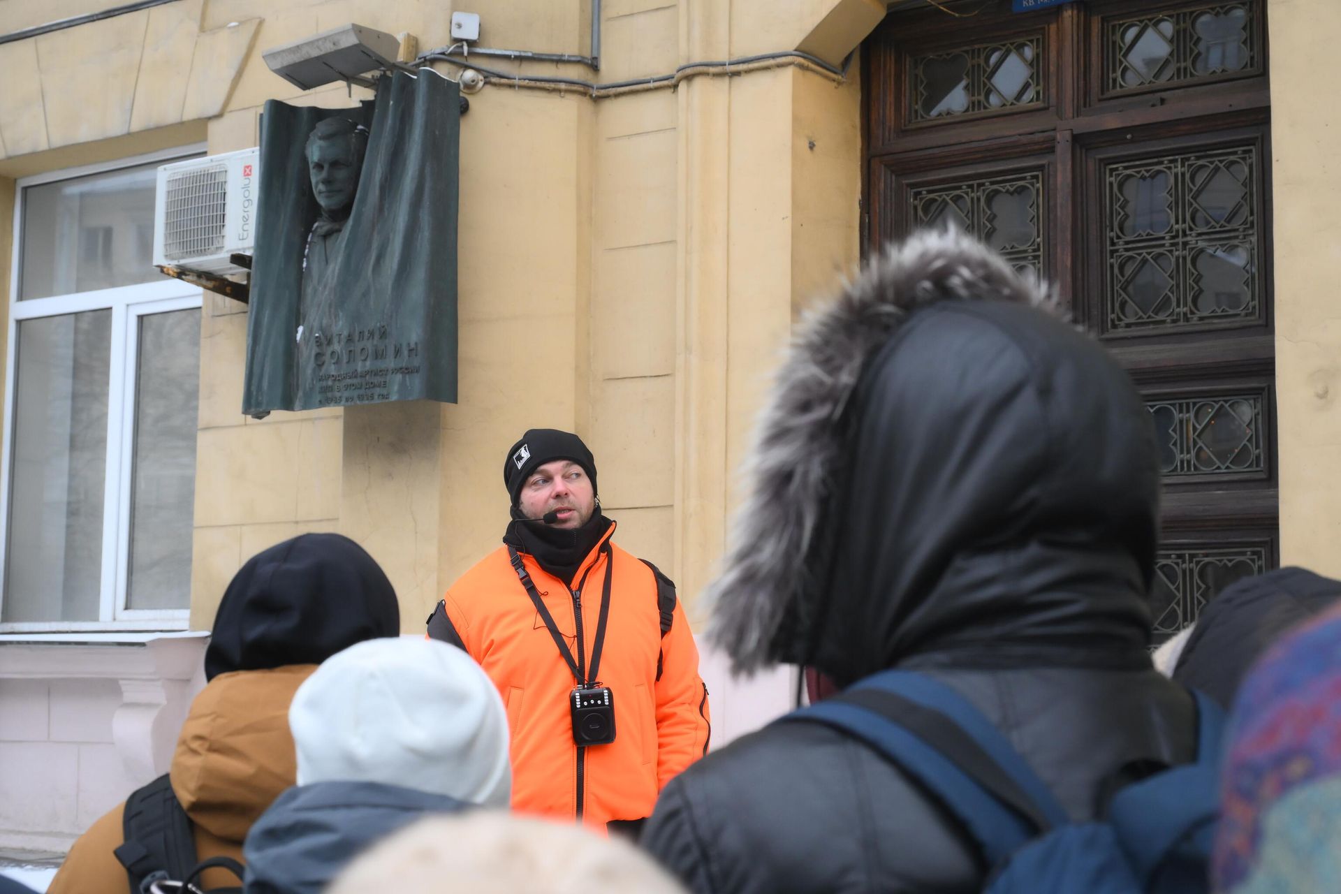 Участники экскурсии Театральные дома Москвы: истории за каменными фасадами и театральными кулисами Участники экскурсии Театральные дома Москвы: истории за каменными фасадами и театральными кулисами - РИА Новости, 1920, 10.01.2025