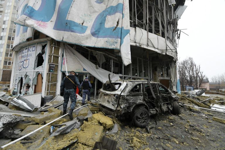 Последствия ракетного удара ВСУ по супермаркету в Донецке