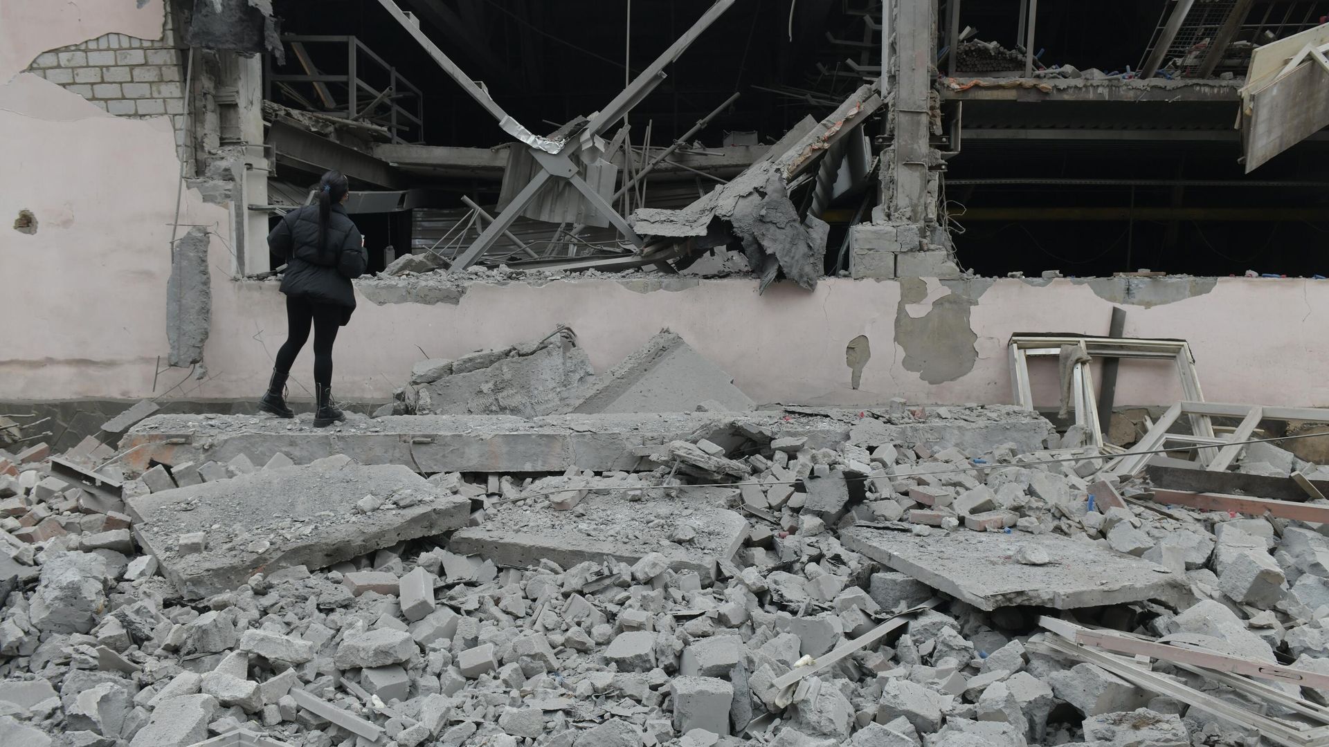 Последствия ракетного удара ВСУ по Донецку Последствия ракетного удара ВСУ по Донецку - РИА Новости, 1920, 25.03.2025