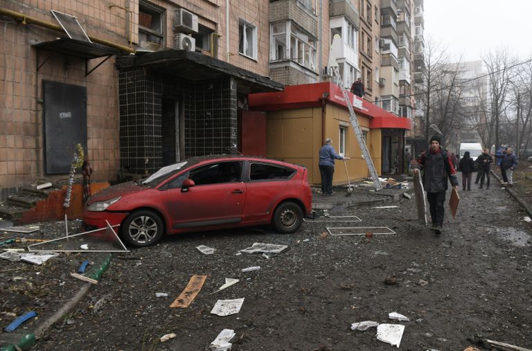 Последствия ракетного удара ВСУ по супермаркету в Донецке