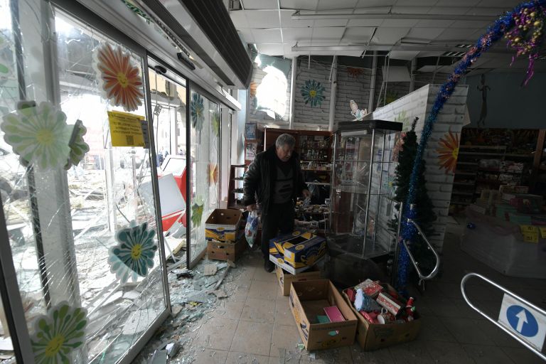 Последствия ракетного удара ВСУ по супермаркету в Донецке