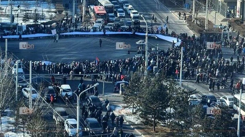 Протестующие заблокировали центральный проспект в Улан-Баторе Протестующие заблокировали центральный проспект в Улан-Баторе - РИА Новости, 1920, 11.01.2025