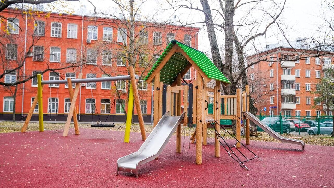 Результаты первого этапа благоустройства возле станции МЦД-4 Серп и Молот в Москве - РИА Новости, 1920, 13.01.2025
