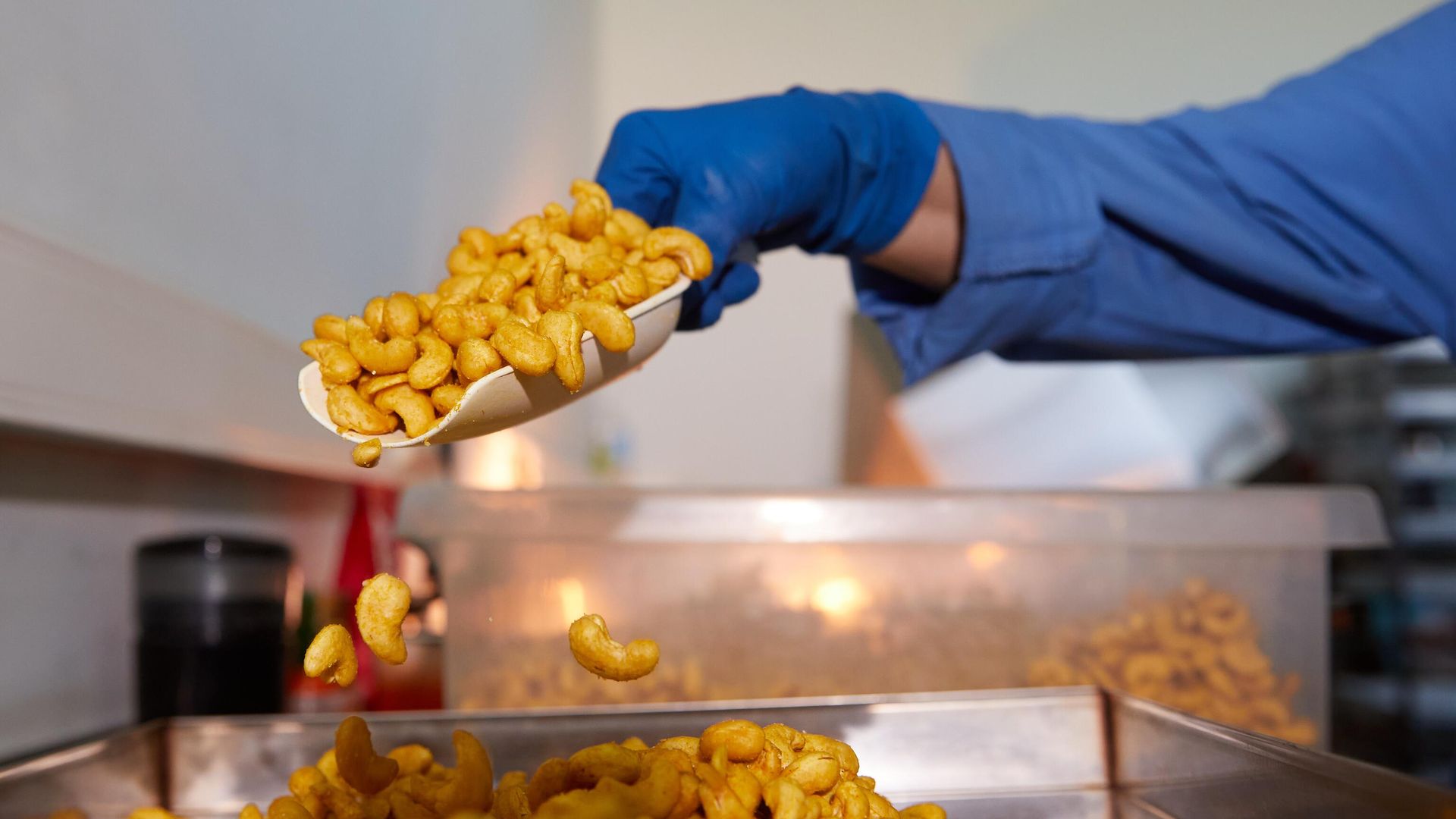 Московские производители снеков нарастили выпуск и ассортимент продукции - РИА Новости, 1920, 13.01.2025