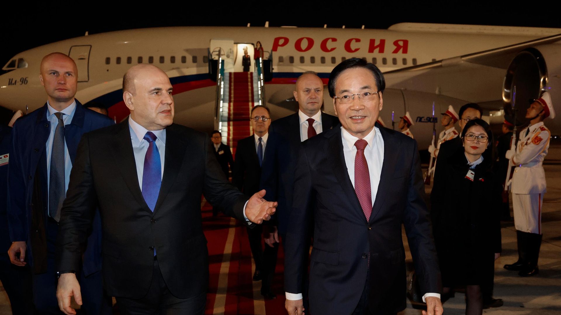 Председатель правительства РФ Михаил Мишустин прибыл в аэропорт Нойбай в ХаноеВьетнам Председатель правительства РФ Михаил Мишустин прибыл в аэропорт Нойбай в ХаноеВьетнам - РИА Новости, 1920, 13.01.2025