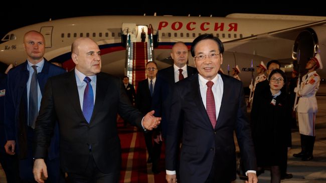 Председатель правительства РФ Михаил Мишустин прибыл в аэропорт Нойбай в ХаноеВьетнам