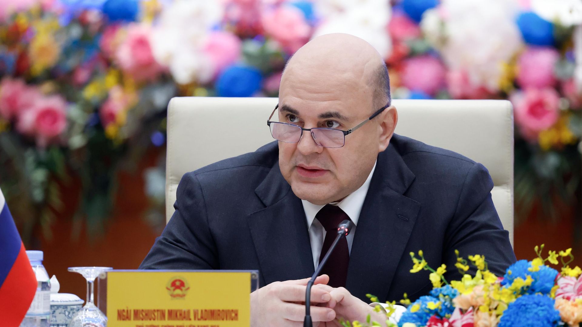Председатель правительства РФ Михаил Мишустин во время встречи с представителями российских и вьетнамских деловых кругов в Ханое Председатель правительства РФ Михаил Мишустин во время встречи с представителями российских и вьетнамских деловых кругов в Ханое - РИА Новости, 1920, 15.01.2025