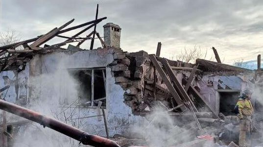 Последствия падения частей ракеты, сбитой системой ПВО в Макеевке. 15 января 2025 Последствия падения частей ракеты, сбитой системой ПВО в Макеевке. 15 января 2025 - РИА Новости, 1920, 15.01.2025
