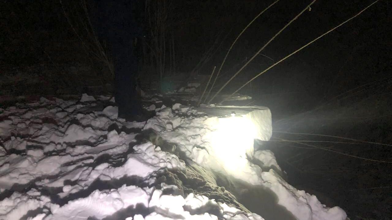 Девятилетнего мальчика насмерть завалило снегом в Красноярском крае Девятилетнего мальчика насмерть завалило снегом в Красноярском крае - РИА Новости, 1920, 16.01.2025