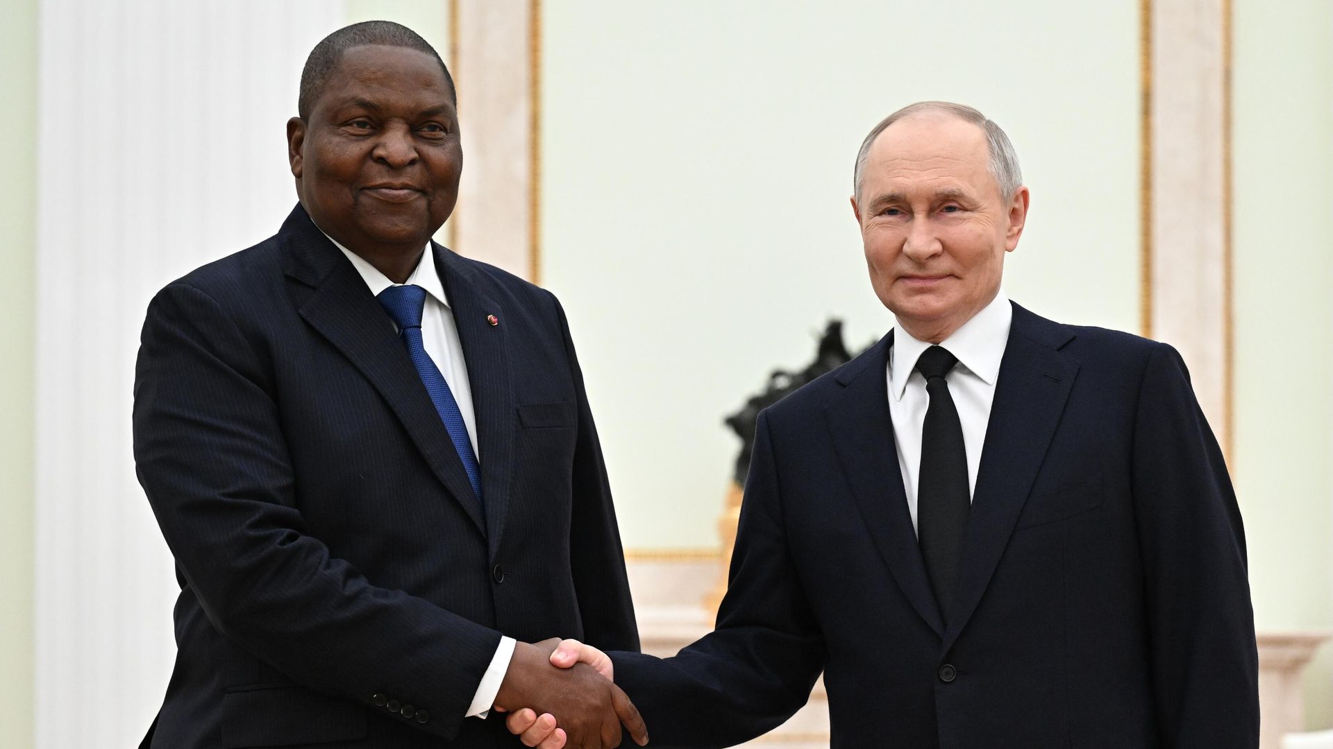 Президент РФ Владимир Путин и президент ЦАР Фостен Арканж Туадера во время встречи - РИА Новости, 1920, 05.03.2026