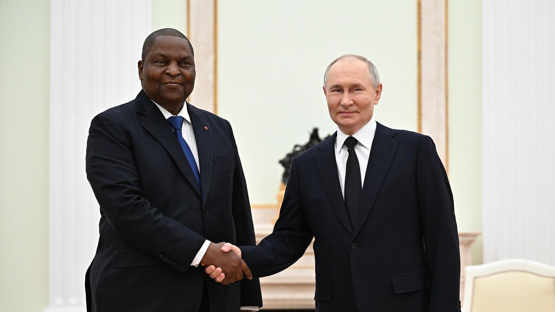 Президент РФ Владимир Путин и президент ЦАР Фостен Арканж Туадера во время встречи Президент РФ Владимир Путин и президент ЦАР Фостен Арканж Туадера во время встречи - РИА Новости, 1920, 16.01.2025