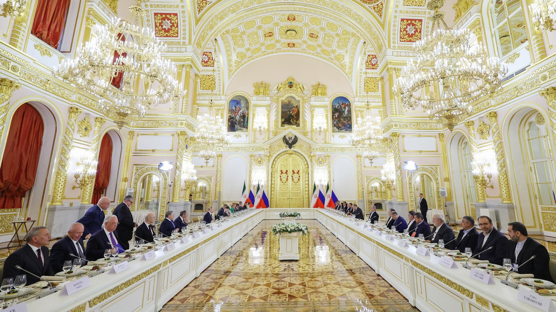 Президент России Владимир Путин и президент Ирана Масуд Пезешкиан на переговорах о стратегическом партнерстве Президент России Владимир Путин и президент Ирана Масуд Пезешкиан на переговорах о стратегическом партнерстве - РИА Новости, 1920, 17.01.2025