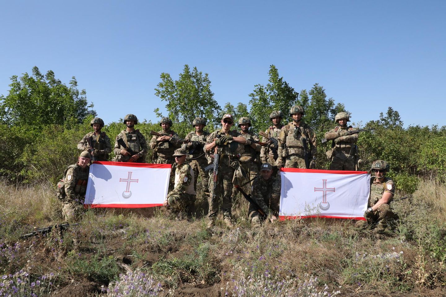 Бойцы добровольческого отряда имени Максима Кривоноса.