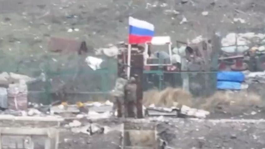 Флаг России в селе Времевка в ДНР. Кадр видео Флаг России в селе Времевка в ДНР. Кадр видео - РИА Новости, 1920, 17.01.2025