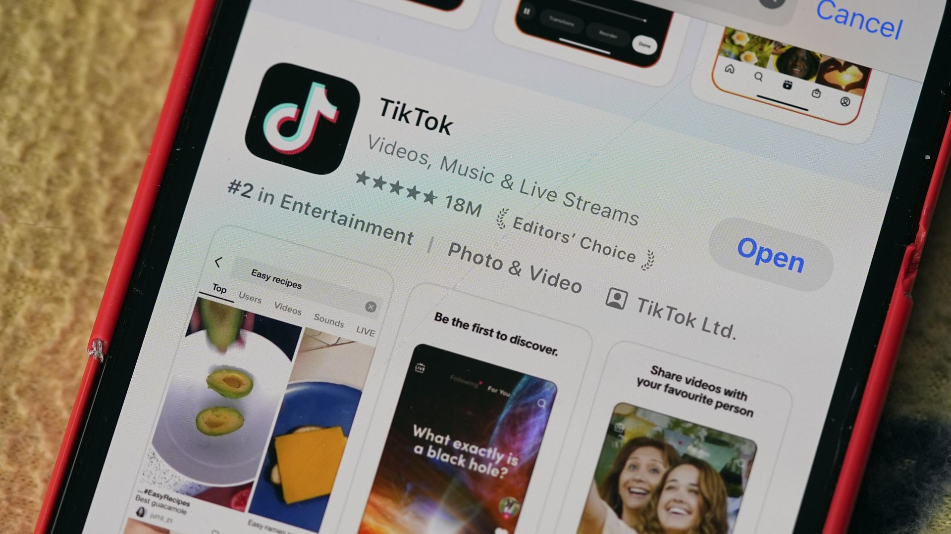 Приложение TikTok на экране смартфона Приложение TikTok на экране смартфона - РИА Новости, 1920, 04.04.2025