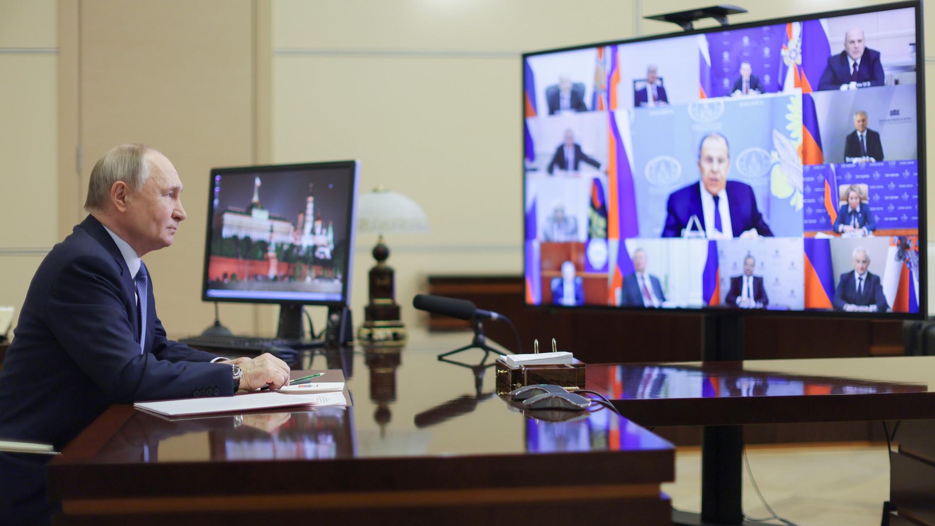 Президент Владимир Путин в режиме видеоконференции проводит оперативное совещание с постоянными членами Совета безопасности России Президент Владимир Путин в режиме видеоконференции проводит оперативное совещание с постоянными членами Совета безопасности России - РИА Новости, 1920, 20.01.2025